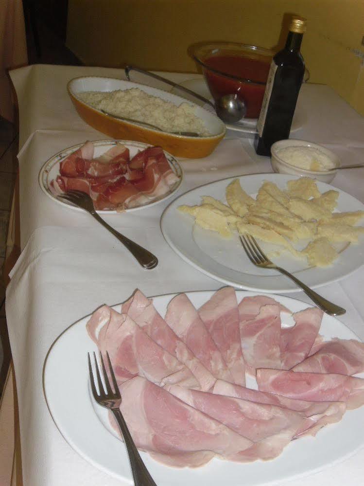 Hotel Ristorante Farneta Cortona Luaran gambar
