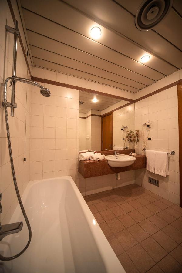 Hotel Ristorante Farneta Cortona Luaran gambar